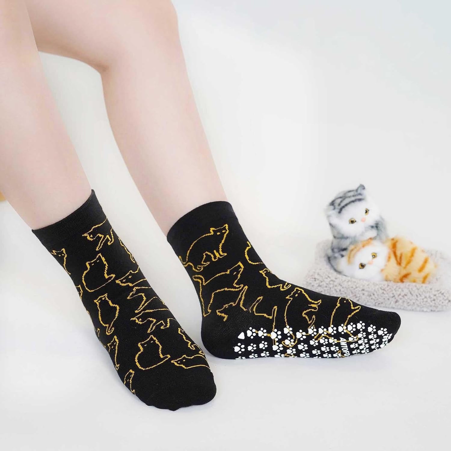 5 Pairs Women's Non-Slip Grip Socks with Playful Cat & Skull Cartoon Design, Anti-Skid Sole, All-Season Comfort, Hand Wash\u002FDry Clean - Funny Novelty Socks for Casual Wear, Cute Socks, Comfortable Footwear, Whimsical Sock Patterns