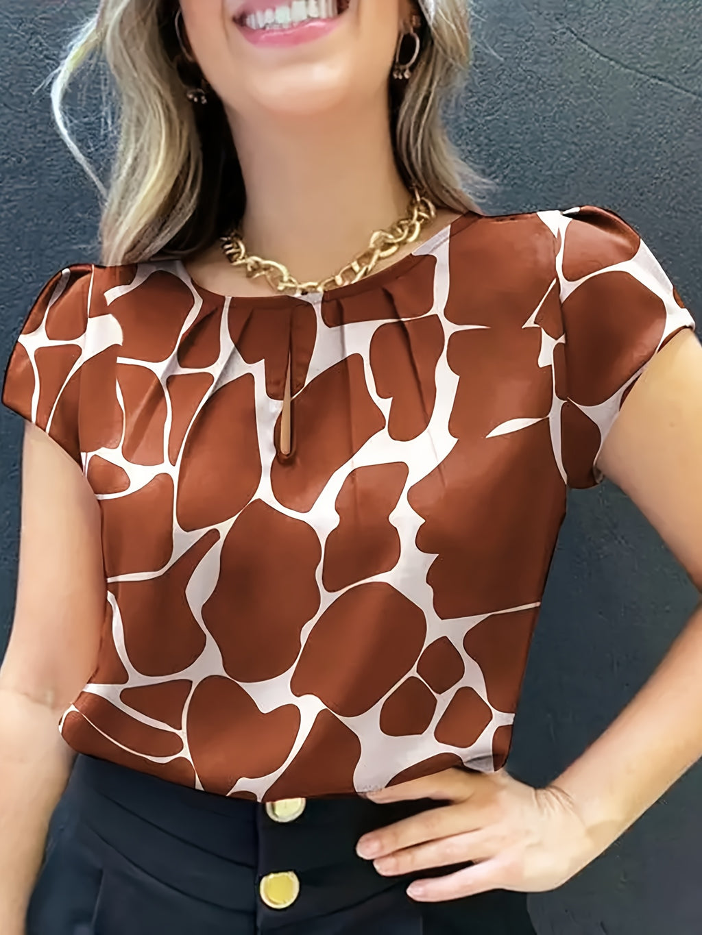 Women'S Casual Blue Floral Print Short Sleeve Blouse - Ruched Bust, Crew Neck, Relaxed Fit for Spring\u002FSummer, Weekend Attire, Casual Wear|Floral Print Top|Ruched Detailing